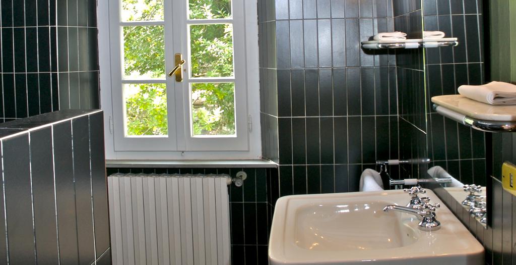 Hete avonturen in hun ruime badkamer